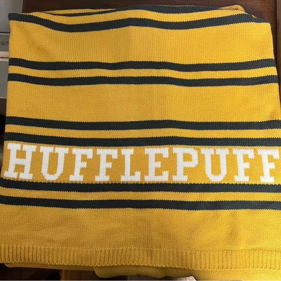 PB Teen Harry Potter Hufflepuff Collegiate Stripe Knit Throw Blanket 50x60 - Picture 4 of 5